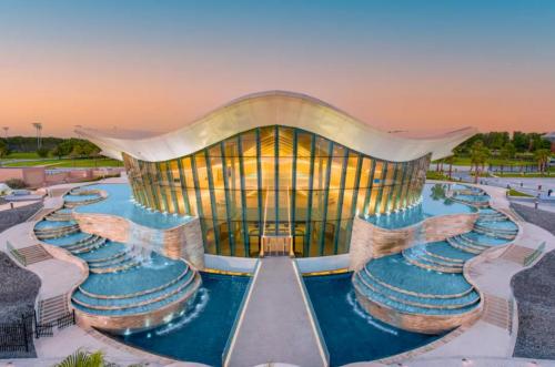 打破吉尼斯纪录，迪拜打造世界最深潜水泳池